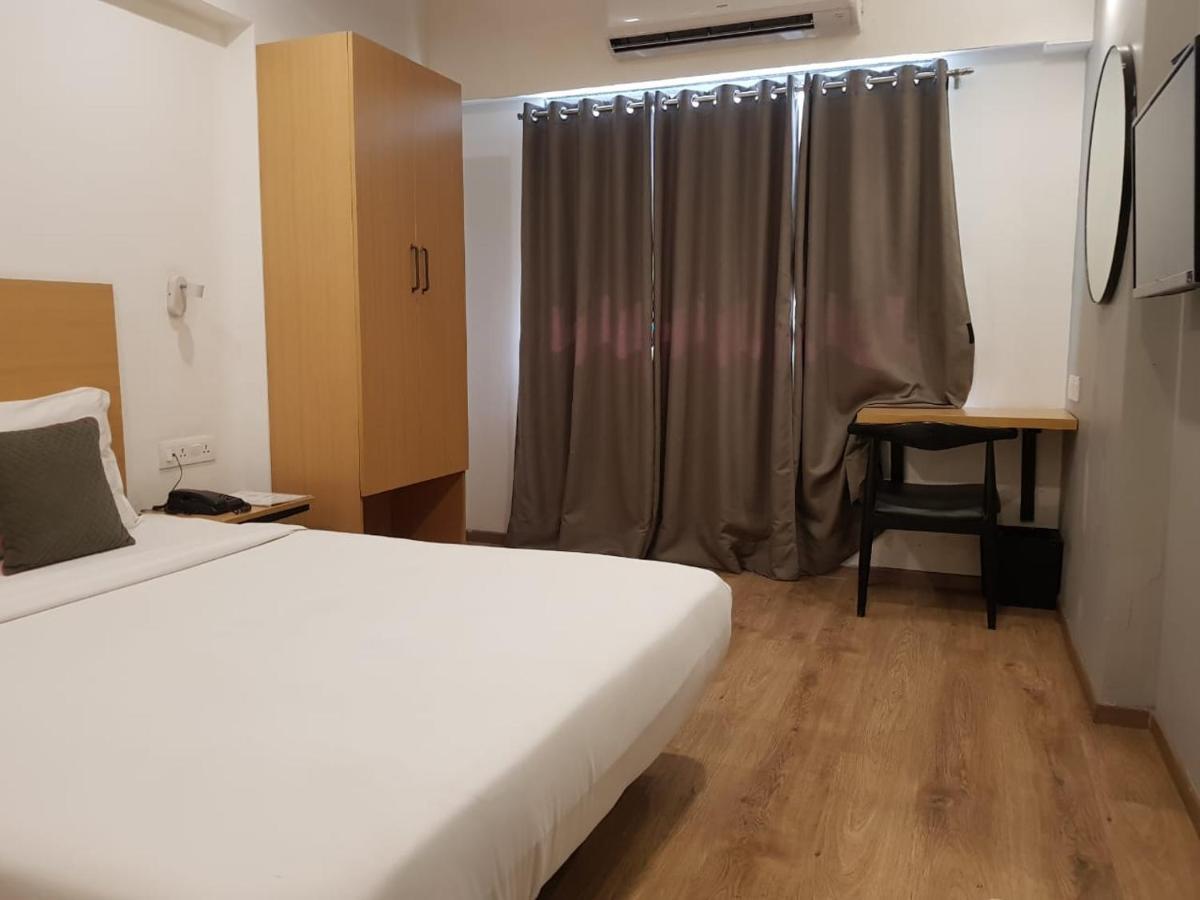 Hotel Unicontinental Мумбаи Экстерьер фото