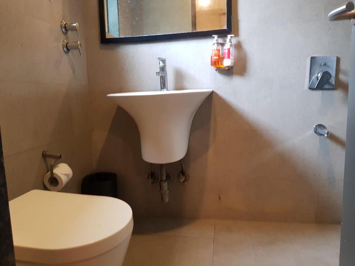 Hotel Unicontinental Мумбаи Экстерьер фото